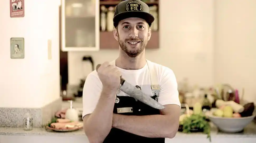 COCINERO. Maximiliano Van Oyen participó del relevamiento. 