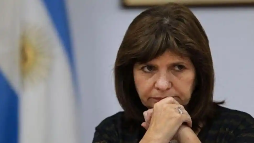 Bullrich señaló que importantes dirigentes usan Whatsapp para promover saqueos  