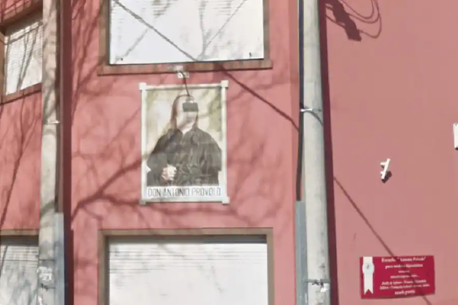 FRENTE. Instituto Próvolo de La Plata, para niños sordomudos.