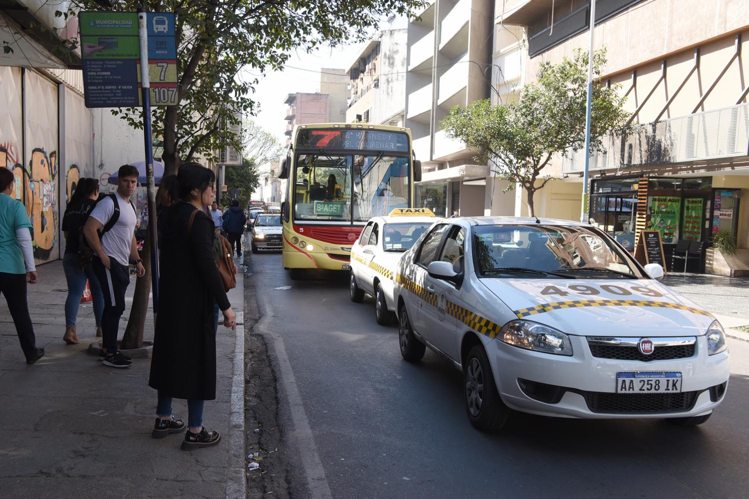 Buscan aligerar el tránsito en el centro con carriles exclusivos para ómnibus