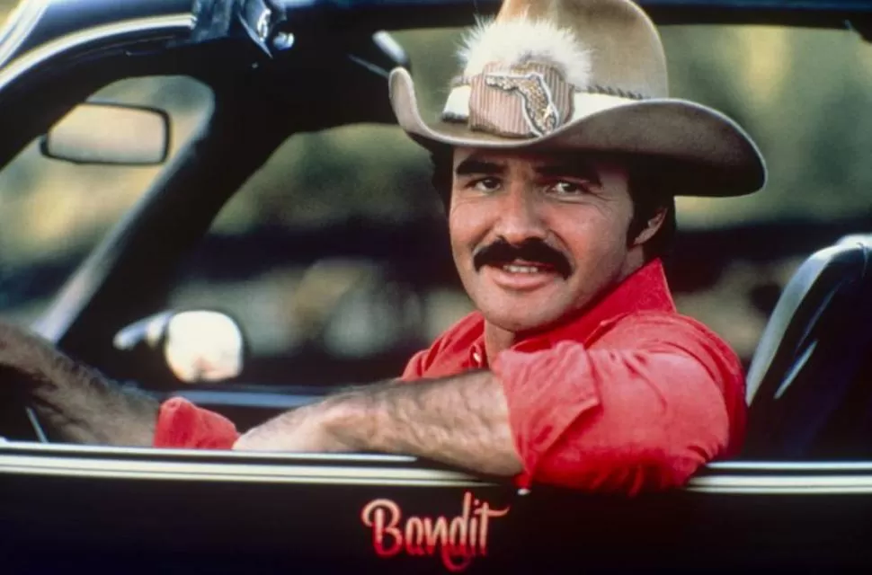 SONRISA COMPRADORA. Burt Reynolds en 1977, al filmar “Los caraduras”.  