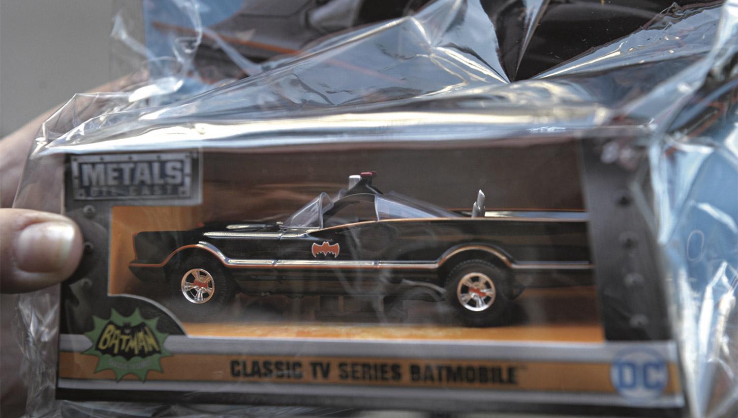 EL BATIMÓVIL. Una colección dedicada 100% a los autos que históricamente tuvo el superhéroe Batman. Abajo, la colección de Star Wars.