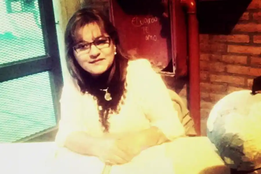 TRABAJA EN SEIS ESCUELAS. Delia Patricia Vega enseña Geografía.