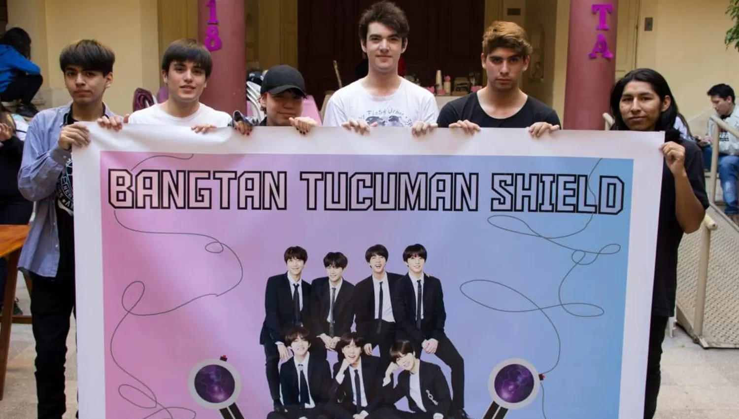 La fiebre por BTS llegó a Tucumán: los fans alquilaron una pantalla para difundir a la banda