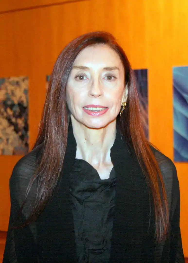 Imágenes de Buenos Aires que reflejan una idiosincrasia en celeste y blanco, en un libro de Nora Inesta