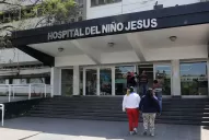 Susto entre los padres: se incrementaron las consultas por la bacteria que causó seis muertes en el país