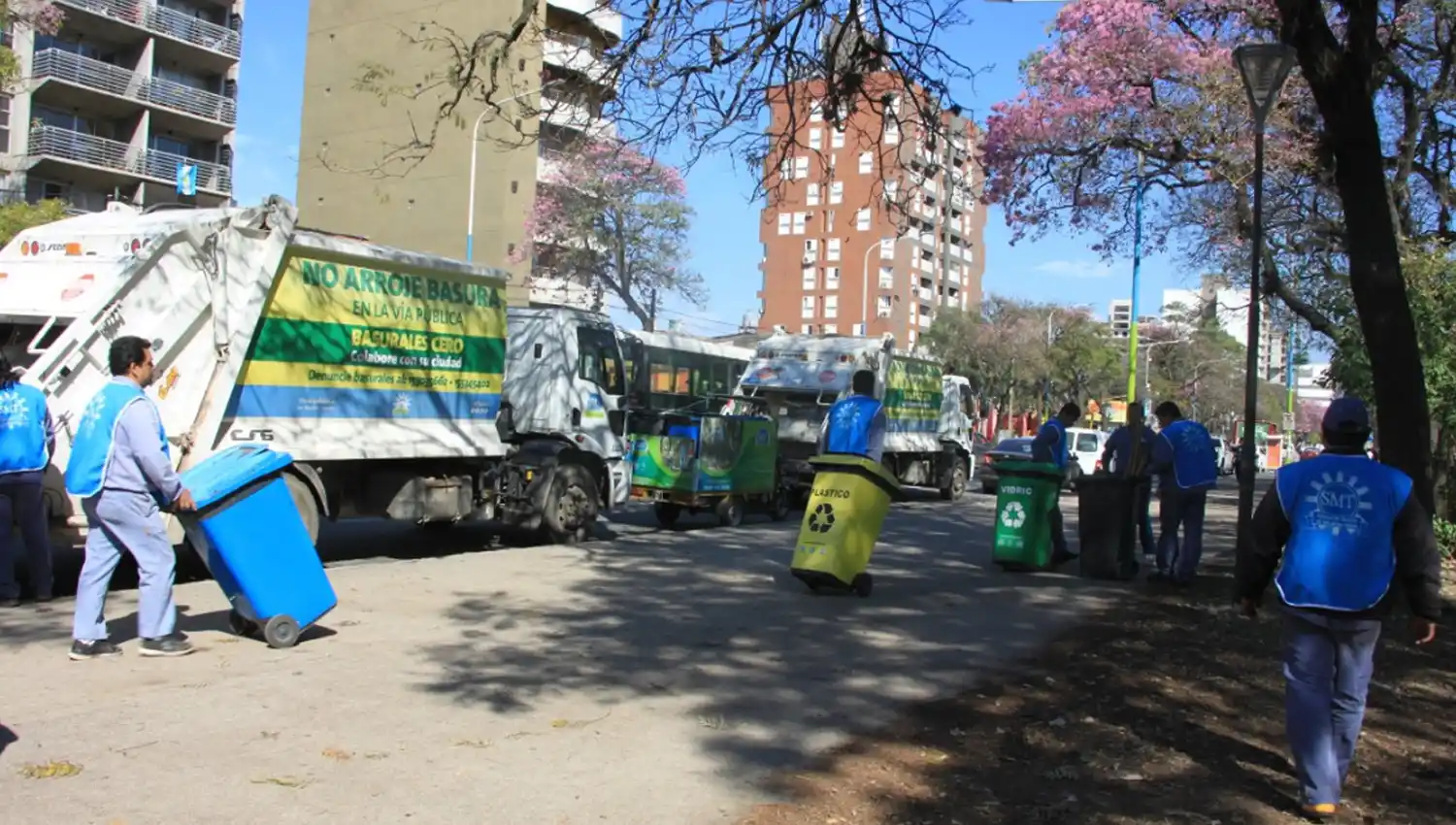Miles de tucumanos aprovecharon el sábado para salir a limpiar la ciudad