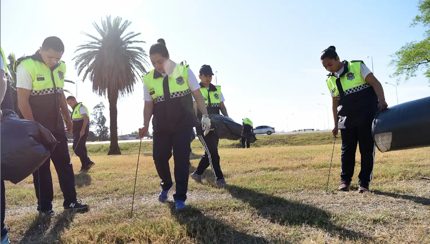Miles de tucumanos aprovecharon el sábado para salir a limpiar la ciudad
