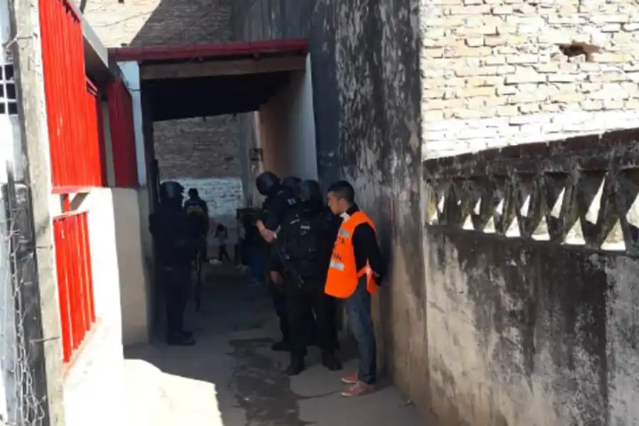 Cayeron Los Viamonteses: les secuestraron 300 dosis de cocaína en Villa Luján 