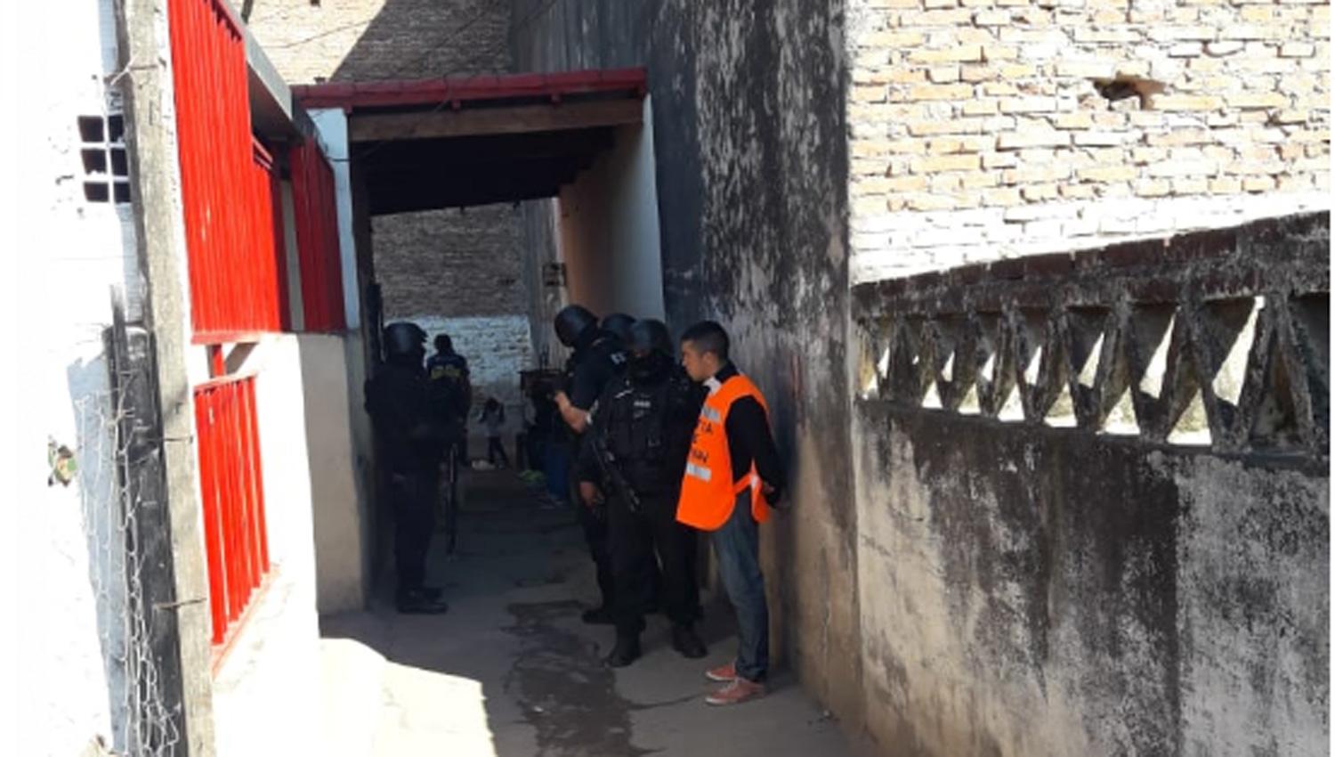 Cayeron Los Viamonteses: les secuestraron 300 dosis de cocaína en Villa Luján 