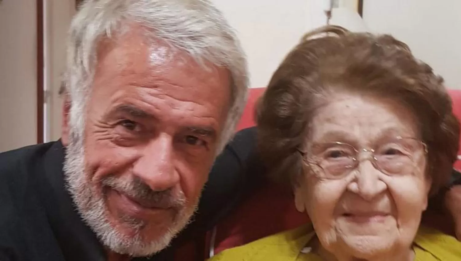 La madre de De la Sota, de 98 años, concurrió al velatorio