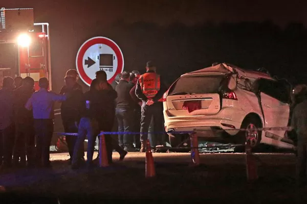 Así quedó el auto que conducía José Manuel de la Sota