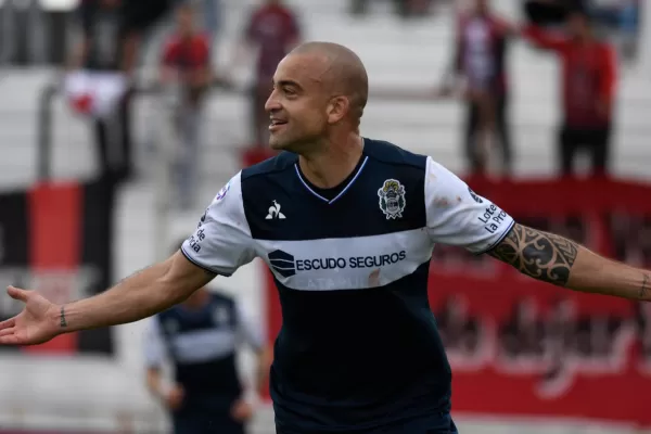 Con dos goles de Silva, Gimnasia le dio un empujón más a Patronato en Paraná