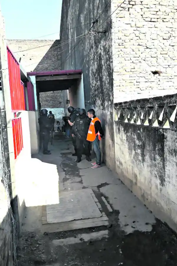 MÉTODOS. La banda habría concretado transacciones en los pasillos.