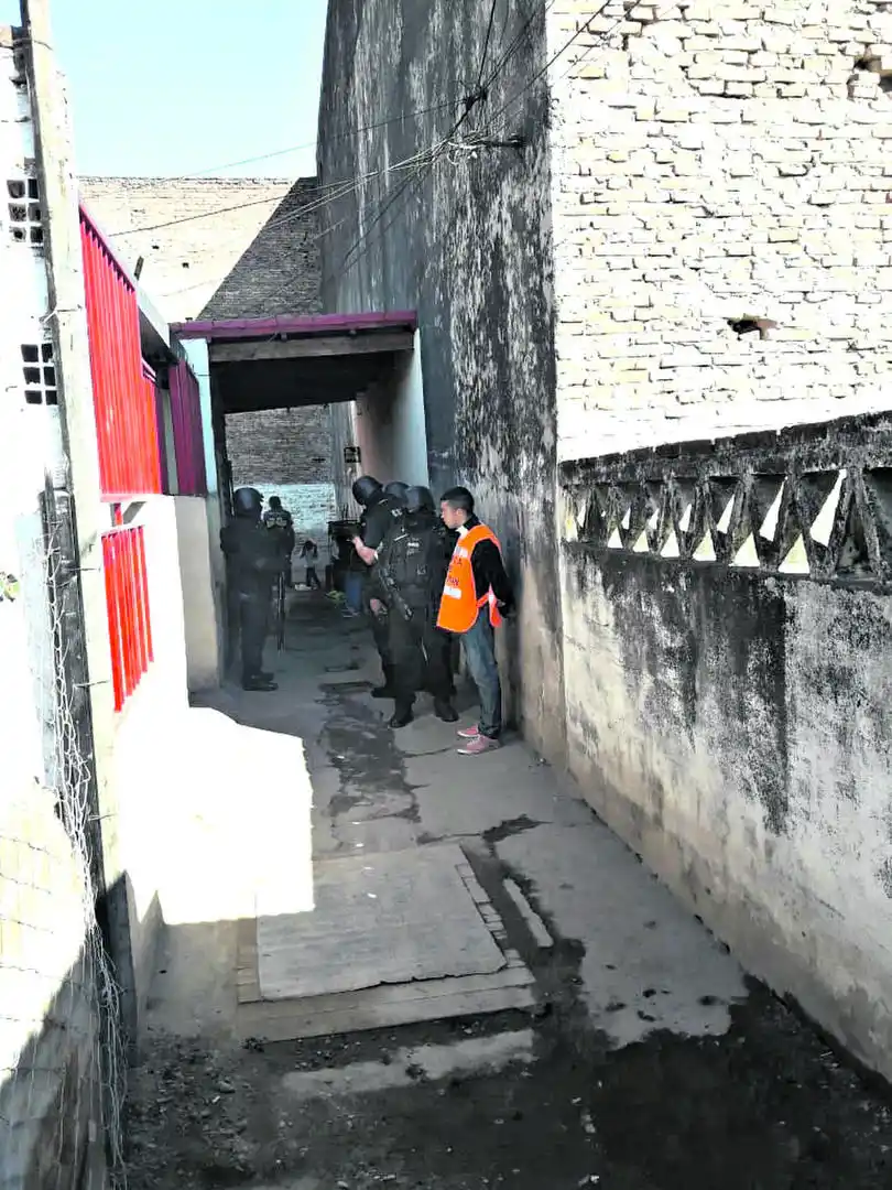 MÉTODOS. La banda habría concretado transacciones en los pasillos.