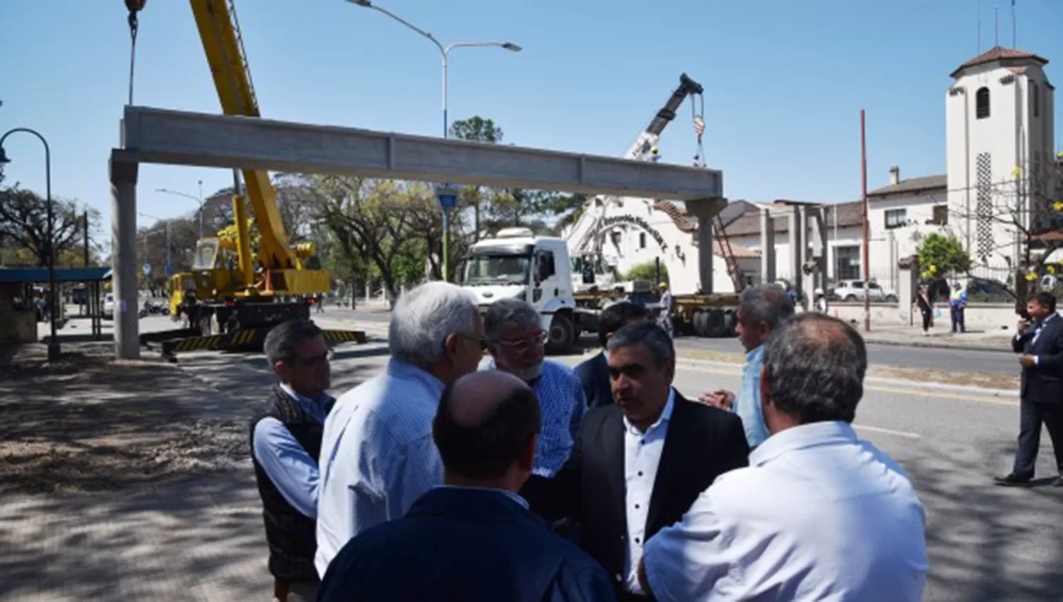 El puente peatonal que cruza la avenida Benjamín Aráoz al 800 será inaugurado en octubre