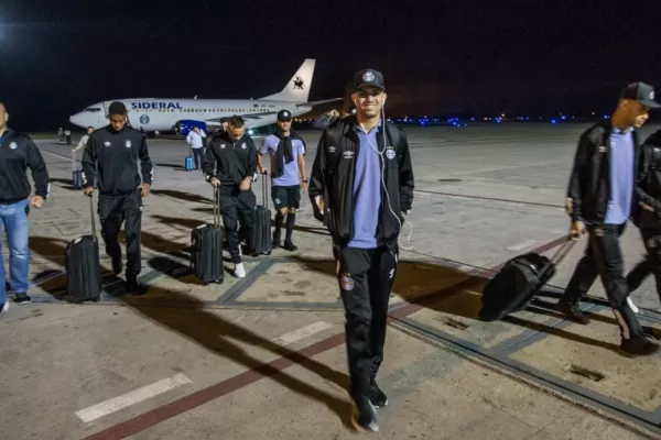 De Brasil al calor tucumano: Gremio llegó anoche y su DT espera un clima hostil