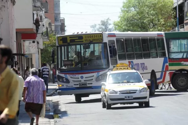 Golpe al bolsillo: viajar en colectivo y en taxi ya es más caro