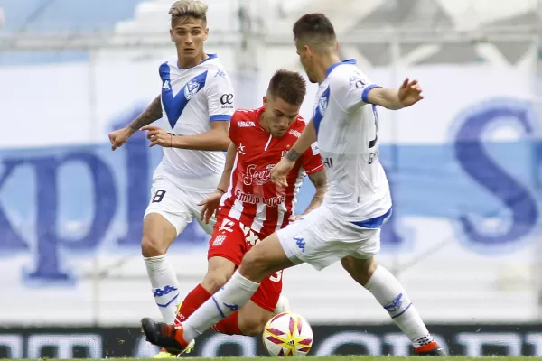 San Martín fue superado por Vélez y su futuro es cada vez más incierto