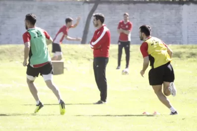 Ariel Martos dirigió su primera práctica en San Martín tras la salida de Forestello