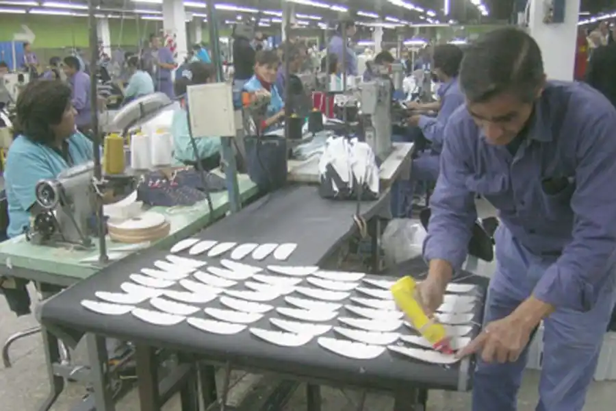 Un brasileño compró Topper Argentina, que tiene una de sus fábricas en Tucumán