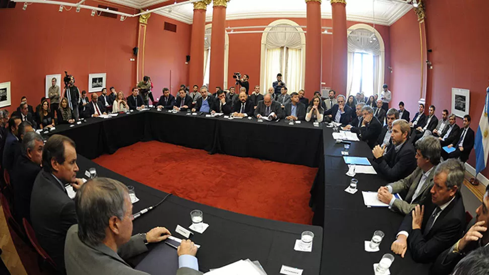 Macri gira por decreto $ 4.125 millones del fondo sojero para provincias y municipios