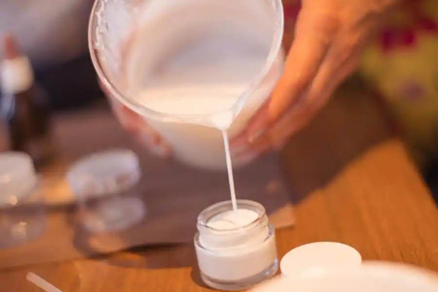 BIOCOSMÉTICOS ECOLÓGICOS. Se pueden hacer desde maquillajes hasta productos de limpieza.