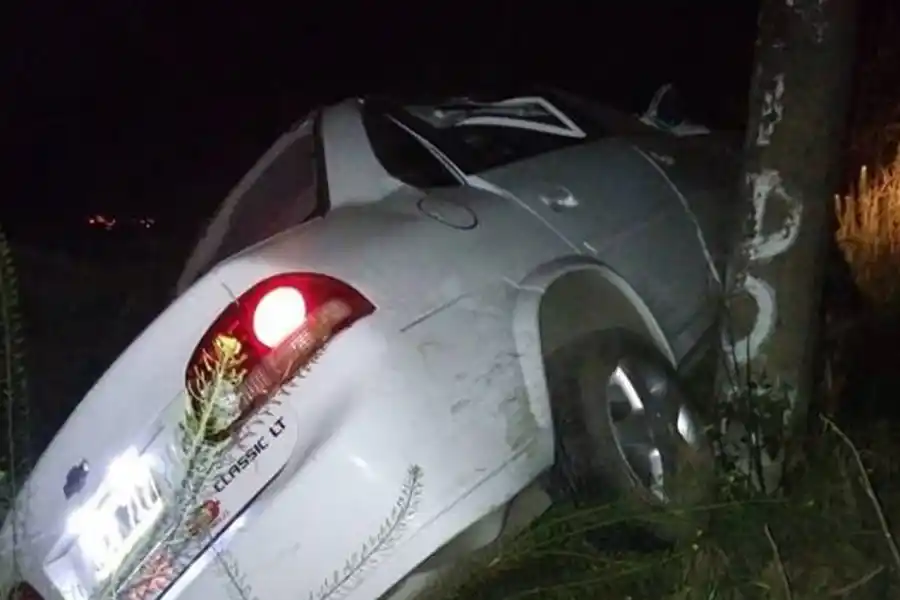 Le hicieron dedo, los levantó, lo asaltaron y chocaron