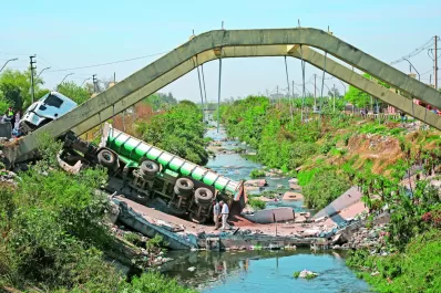 La caída del puente: entre el abandono y el vandalismo