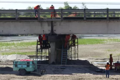 Las crecientes de verano amenazan a los puentes carreteros del interior tucumano