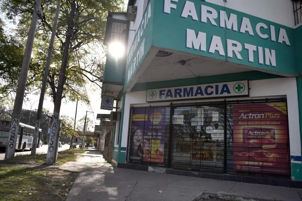 ESCÁNDALO. La propietaria de una farmacia de avenida Gobernador del Campo al 700 denunció que fue víctima de un ataque en la noche del miércoles. la gaceta / foto de Inés Quinteros Orio