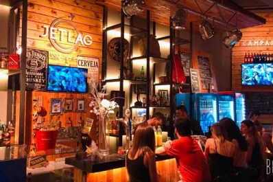 Jet Lag: viajá por el mundo con un cóctel y una picada