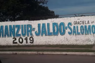 Las paredes se cubren de candidatos peronistas