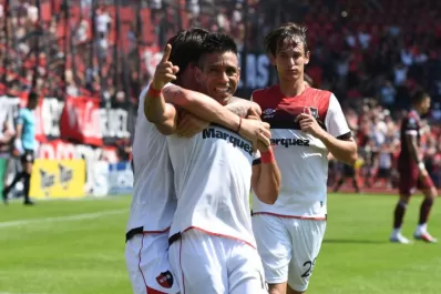 Newells venció a Lanús y marcó su primer triunfo en la Superliga