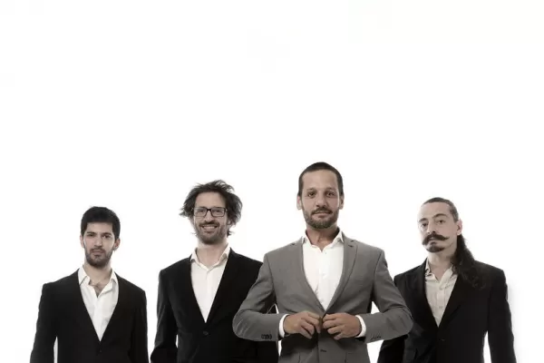 Tres guitarras, un guitarrón y una voz celebran la música criolla argentina