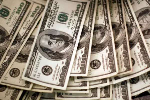 El dólar volvió a bajar; estudian poner una banda de flotación
