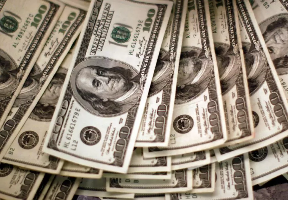 DATO. La corrida cambiaria consumió ya los U$S 15.000 millones del FMI. REUTERS