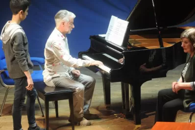 David Lively, que vino a llevar un talento, toca hoy en el San Martín