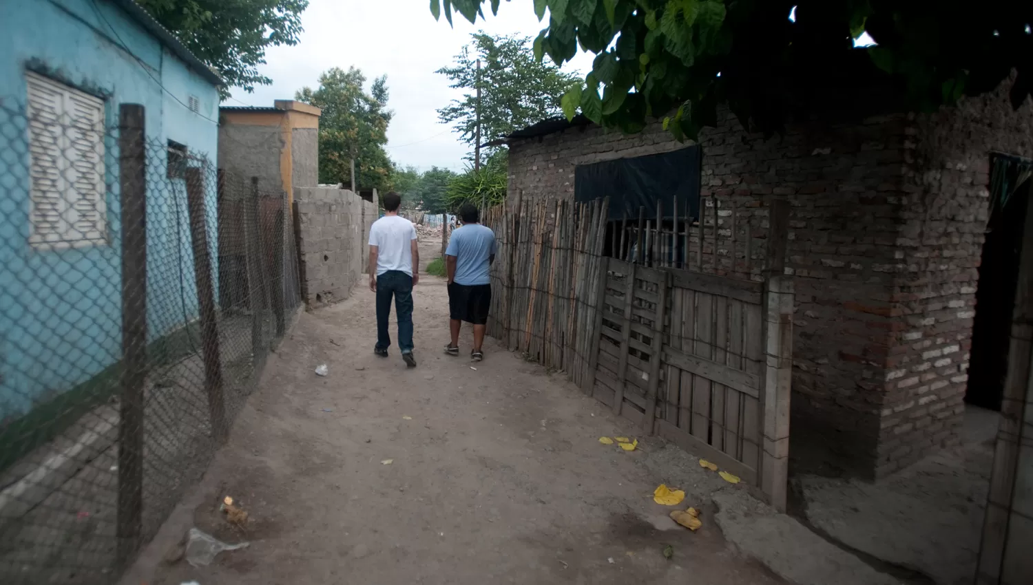 ZONAS VULNERABLES. En los pasillos de El Palomar, en Banda del Río Salí, los vecinos se resisten ante la sumatoria de puntos de venta de estupefacientes. 