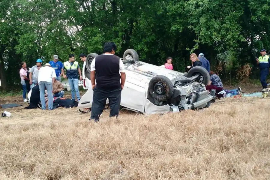 Dos jóvenes jujeños que volvían a su provincia se accidentaron en la ruta 9