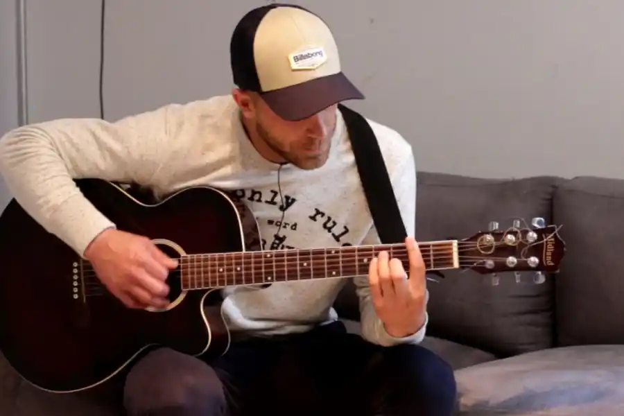 HOBBIE. Arregui confiesa que le encanta tocar la guitarra y cantar algunos temas, sobre todo, cuando está entre amigos.