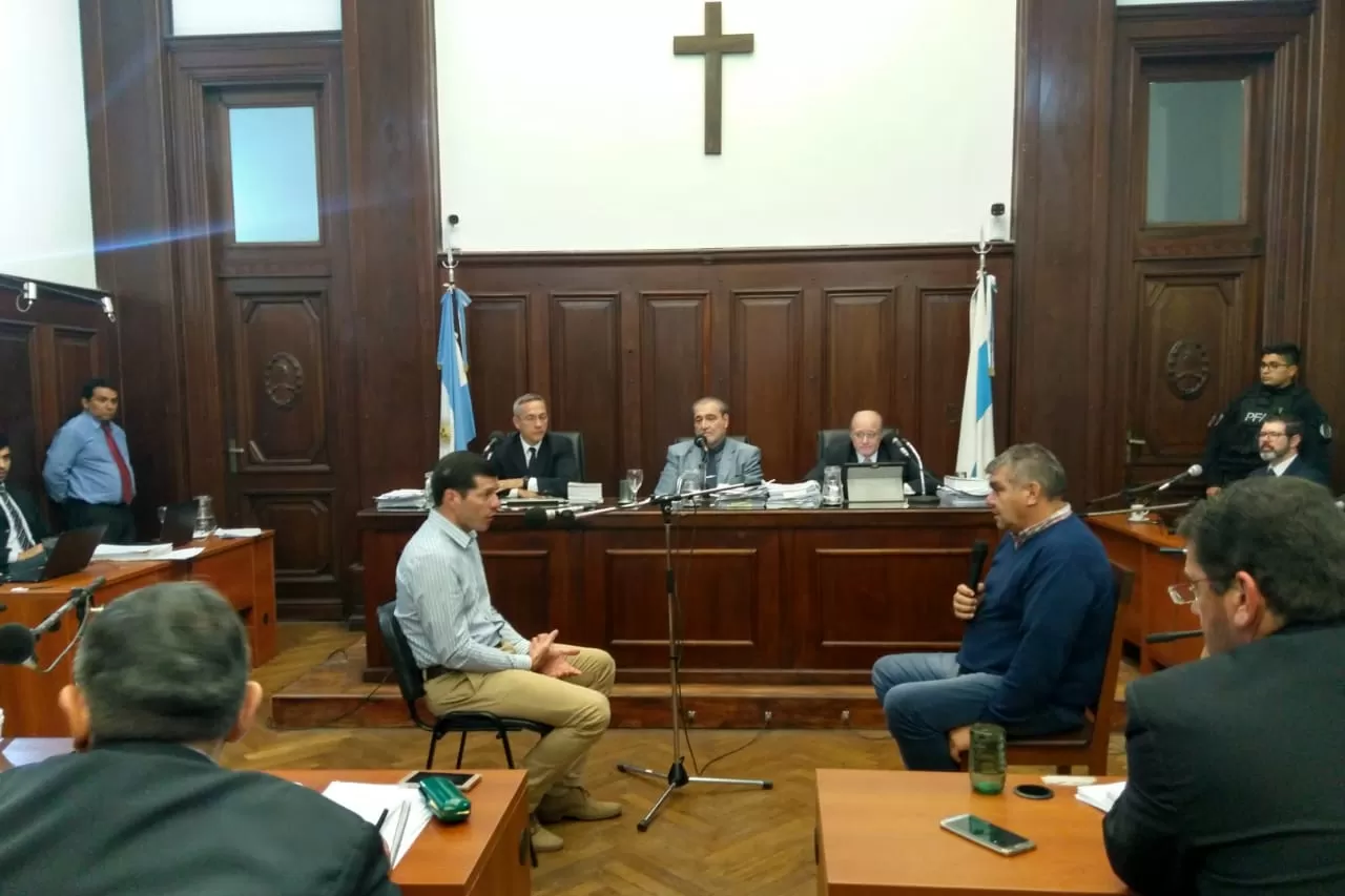 CAREO. Sergio Kaleñuk y Gustavo González, hoy ante el tribunal.