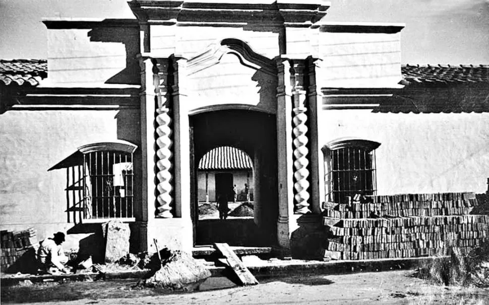 RECONSTRUCCIÓN. La casa de la libertad comenzó a ser recuperada un par de años antes de su reinaguración en septiembre de 1943. foto gentileza http://mitucuman.blogspot.com