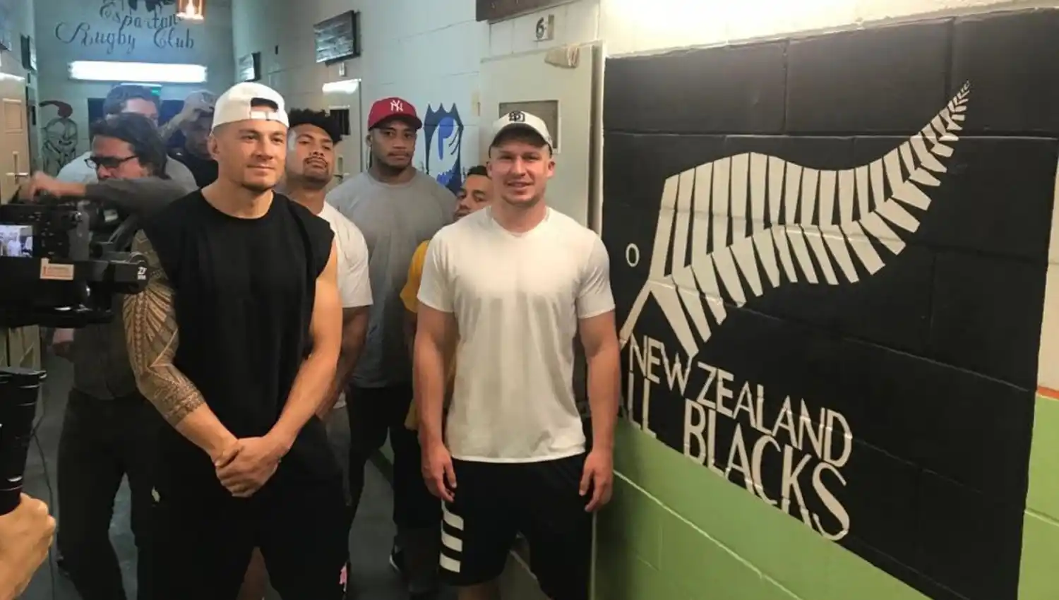 VISITA. Los All Blacks en el club de Los Espartanos.