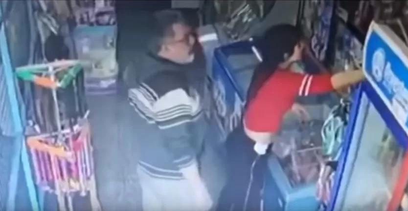 Indignante: el video de la quiosquera que fue acosada por un cliente