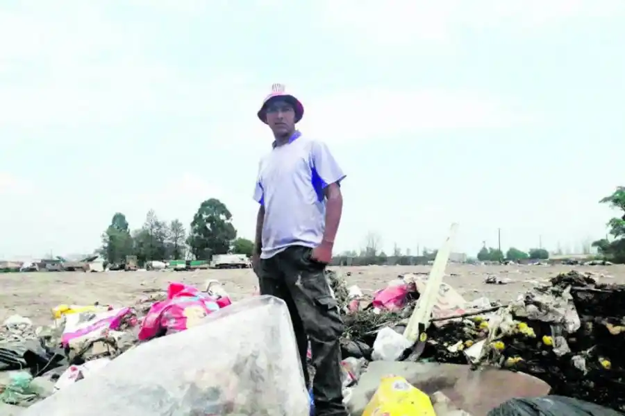 HAMBRE. Johnatan sueña con que sus hermanos no busquen en la basura. 