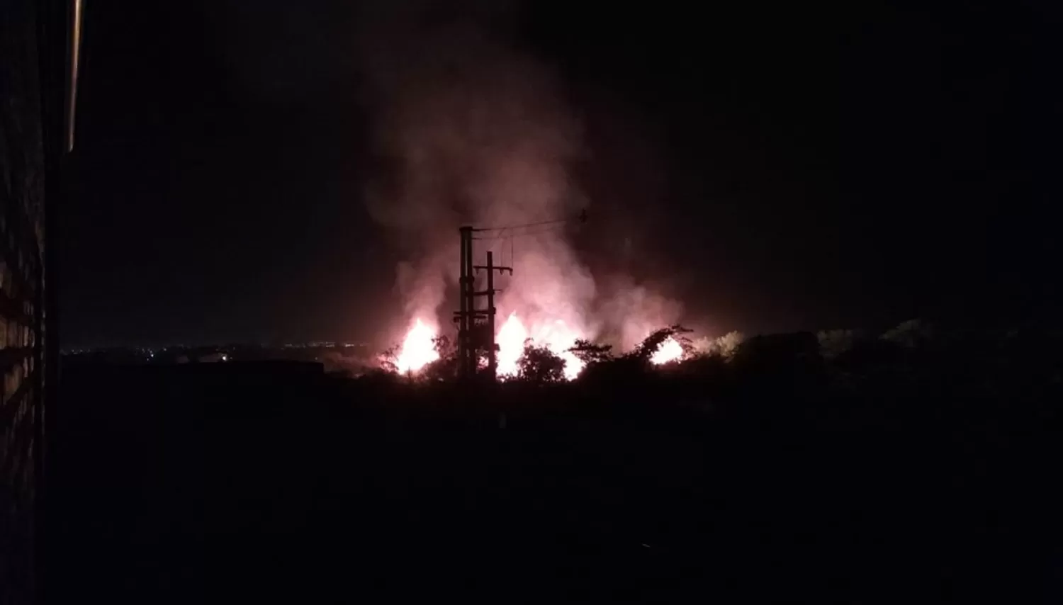 INCENDIO EN EL MANANTIAL. Se desconocen las causas de origen del fuego.