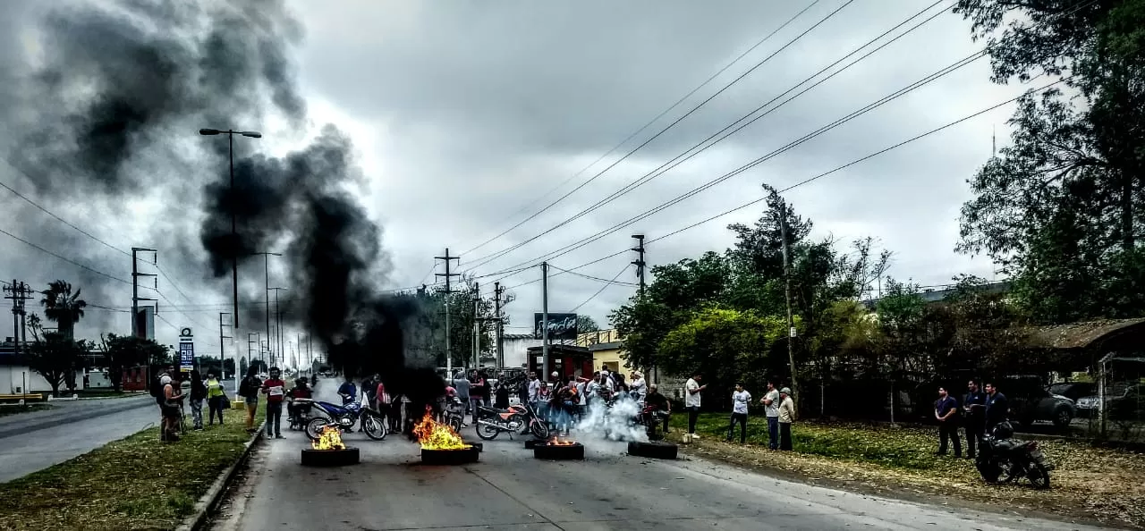 Trabajadores de un molino queman cubiertas en Banda del Río Salí