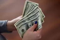 Por qué el dólar bajó un 2,7% en el debut de las bandas cambiarias