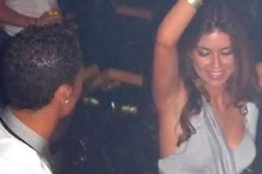 EN LA DISCO. Las imágenes de la noche que se conocieron.